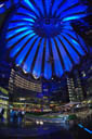 der potsdamer-platz bei nacht || foto details: 2004-09-23, berlin / germany, Canon EOS-D1 Mark II., fotografiert von eric cheng.