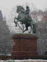 statue beim parlament || foto details: 2005-02-11, budapest / hungary, Sony Cybershot DSC-F717.