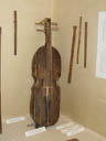 alter kontrabass/cello? || foto details: 2005-02-11, museum of ethnography, budapest / hungary, Sony Cybershot DSC-F717.