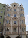 hölblinghaus, a gothic house with baroque stucco works. 2005-10-06, Sony Cybershot DSC-F717.