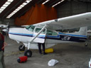 das flugzeug wird beladen || foto details: 2005-12-14, invercargill, new zealand, Sony Cybershot DSC-F717.