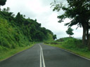 die einzige befestigte strasse auf der insel... || foto details: 2006-01-10, matei, taveuni, fiji, Sony DSC-F717.