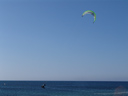 ein kitesurfer springt... || foto details: 2006-07-21, denia, spain, Sony Cybershot DSC-F828.