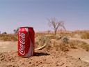 coca cola - eisgekühlt - nach einer wüstenwanderung || foto details: 2007-09-05, sossusvlei, namibia, Sony F828. keywords: coca cola, advertisement, desert, namib, sossusvlei