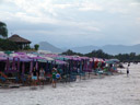 der strand, vollgepflastert mit sonnenschirmen || foto details: 2008-09-06, hua hin, thailand, Sony F828. keywords: parasol