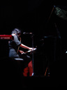 vienna teng spielt zwei instrumente gleichzeitig || foto details: 2009-03-30, innsbruck, austria, Sony F828.