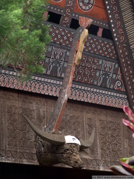 torajan ornaments at a tongkonan cottage (duta 88, rantepao, tana toraja)