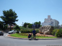 tarraco, scipionum opus - dad models in front of a monument in the middle of a roundabout.